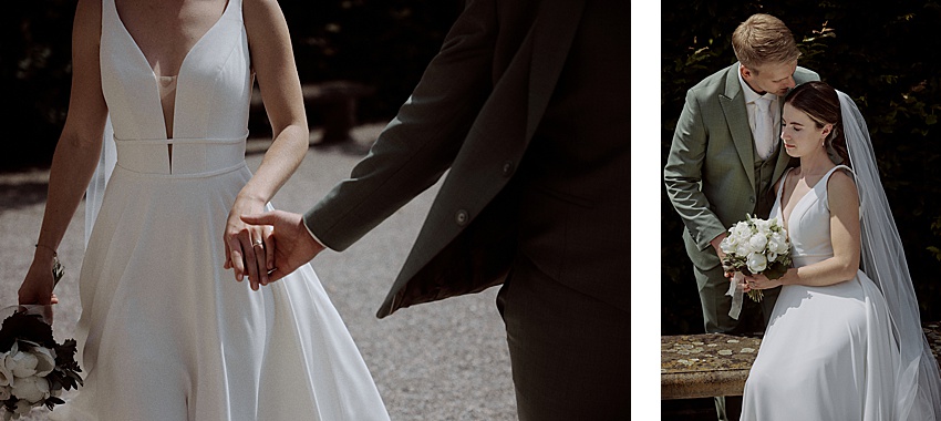 Ein Bild zeigt ein Paar bei seiner Standesamtlichen Hochzeit in Hannover. Die Braut trägt anmutig ein ärmelloses weißes Kleid mit einem Blumenstrauß in der Hand, während der Bräutigam einen grünen Anzug trägt. In der ersten Szene gehen sie Hand in Hand; die zweite zeigt ihre liebevolle Umarmung inmitten der Schönheit der Herrenhäuser Gärten.